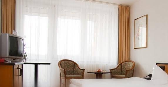 Comfort Hotel Bernau Бернау Экстерьер фото